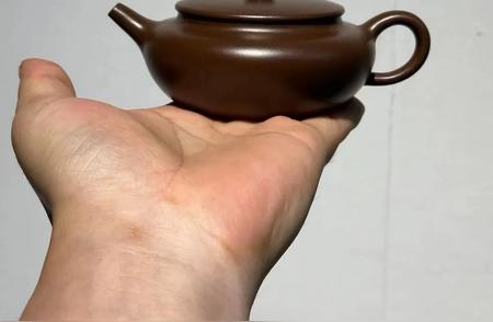 紫砂壶的养护与使用技巧：让你的茶壶重现包浆之美