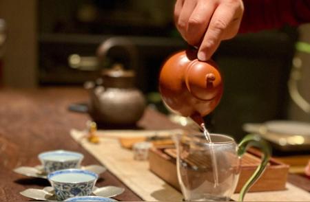 品味茶道之美，掌握喝茶礼仪，成为社交场合的茶艺专家